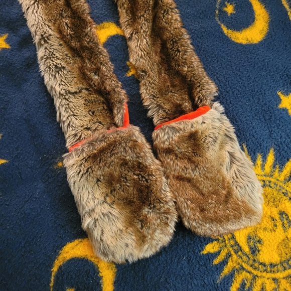 Fluffy Fox/Cat Hat/Scarf - Picture 2 of 12